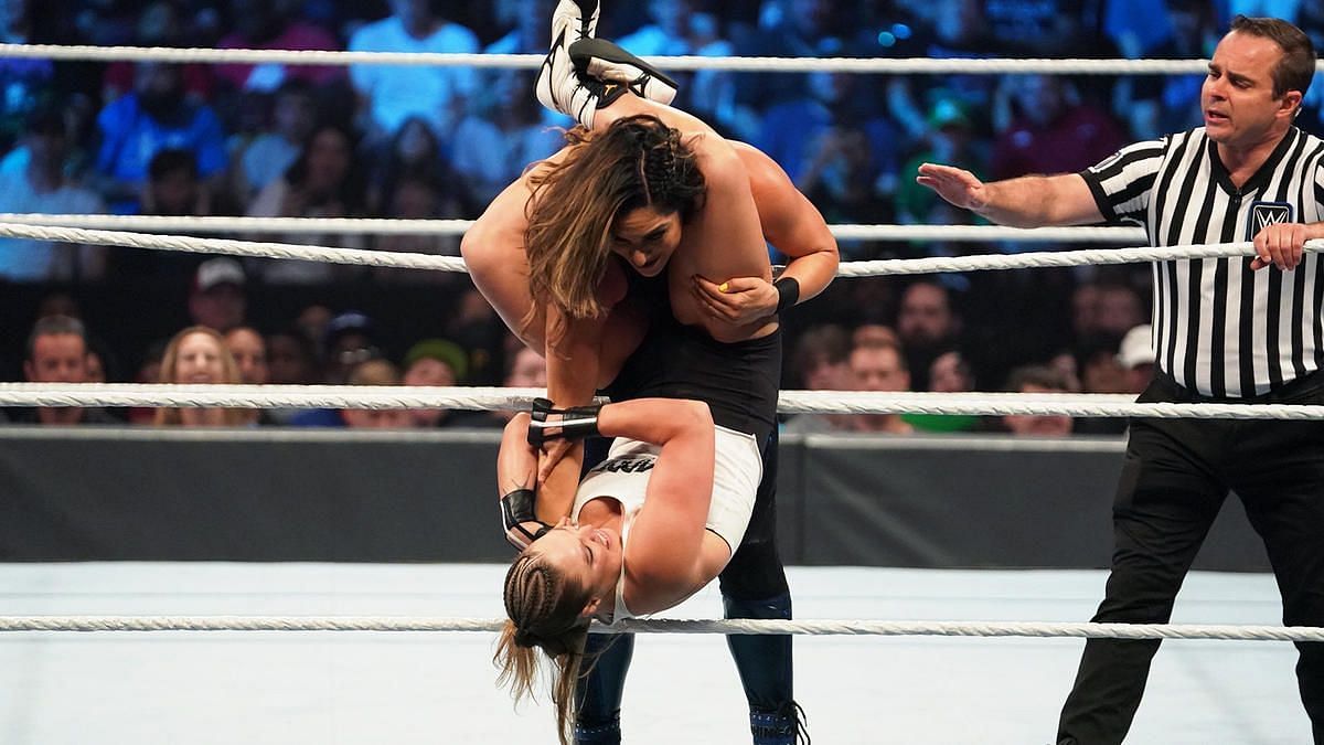 Raquel Rodriguez competing against SmackDown Women's Champion Ronda Rousey!